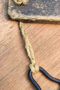 味わい深く時代の趣きある板札付き古鍵 D5708