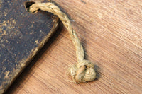 味わい深く時代の趣きある板札付き古鍵 D5708