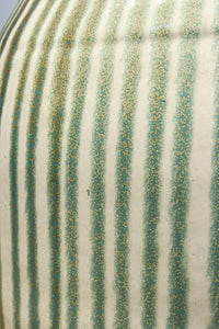 緑色の柔らかな縦縞柄が趣きある信楽焼の大きなカメ DC5784