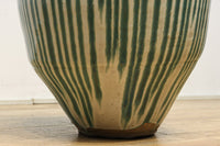 緑色の柔らかな縦縞柄が趣きある信楽焼の大きなカメ DC5784