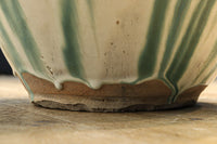 緑色の柔らかな縦縞柄が趣きある信楽焼の大きなカメ DC5784