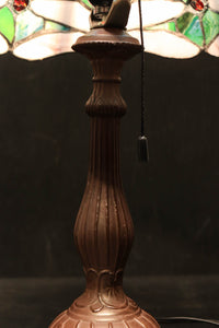 涼し気なステンドグラスにトンボ柄が馴染むスタンドライト DC5924