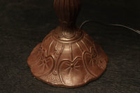 涼し気なステンドグラスにトンボ柄が馴染むスタンドライト DC5924