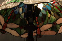 涼し気なステンドグラスにトンボ柄が馴染むスタンドライト DC5924