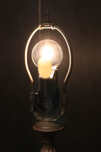 涼し気なステンドグラスにトンボ柄が馴染むスタンドライト DC5924