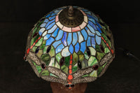 涼し気なステンドグラスにトンボ柄が馴染むスタンドライト DC5924