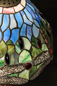 涼し気なステンドグラスにトンボ柄が馴染むスタンドライト DC5924