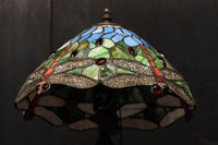 涼し気なステンドグラスにトンボ柄が馴染むスタンドライト DC5924