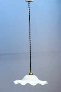 ゆったりとしたフリルデザインが上品な電笠 DC5969