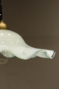 ゆったりとしたフリルデザインが上品な電笠 DC5969