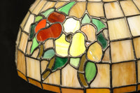 オレンジのステンドグラスが温かみある明りを灯すスタンドライト DC6013