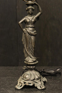 オレンジのステンドグラスが温かみある明りを灯すスタンドライト DC6013