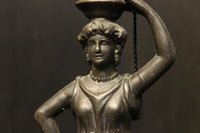 オレンジのステンドグラスが温かみある明りを灯すスタンドライト DC6013