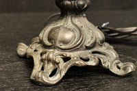 オレンジのステンドグラスが温かみある明りを灯すスタンドライト DC6013