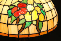 オレンジのステンドグラスが温かみある明りを灯すスタンドライト DC6013