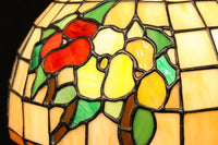 オレンジのステンドグラスが温かみある明りを灯すスタンドライト DC6013