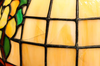 オレンジのステンドグラスが温かみある明りを灯すスタンドライト DC6013