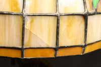 オレンジのステンドグラスが温かみある明りを灯すスタンドライト DC6013