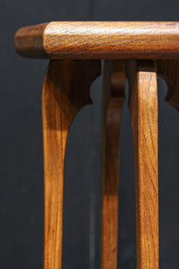 上質感に包まれた六角形の小さな花台 DC6064