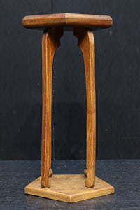 上質感に包まれた六角形の小さな花台 DC6064