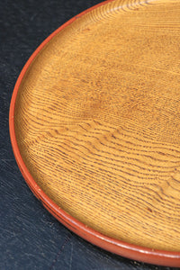 縁周りを朱で彩る杢目が美しい小型な丸盆 DC6126 在庫1枚