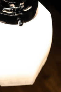 プレス模様がモダンに飾る六角形の電笠 DC6251