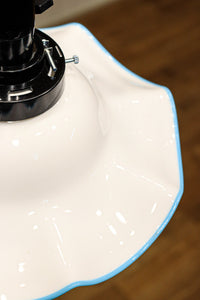 フリル縁が淡いブルーで可愛らしい電笠 DC6430