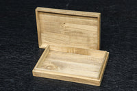 優しい木地色をした蓋付きの木箱 DC6559