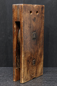 深みある古色に杢目が映える箱型の滑車 DC6599