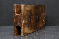 深みある古色に杢目が映える箱型の滑車 DC6599