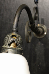 極上!! 乳白色フリル笠が可愛らしいブラケット DC6614