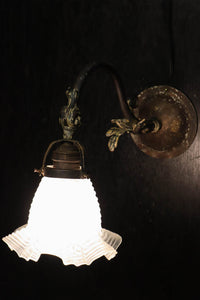 フリル笠でエレガントなブラケット DC6700