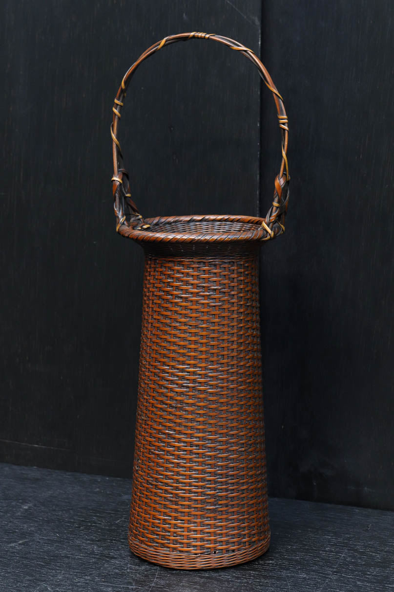 竹籠 花器 繊細な編み込みで美しいシルエットをした竹編みの花器 DC6766