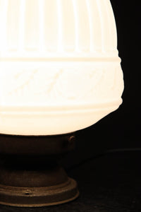 釣鐘型の乳白色プレスガラス笠の天井直付け灯 DC6815