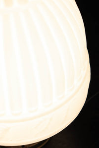 釣鐘型の乳白色プレスガラス笠の天井直付け灯 DC6815