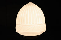 釣鐘型の乳白色プレスガラス笠の天井直付け灯 DC6815