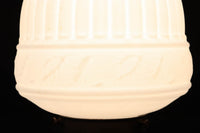 釣鐘型の乳白色プレスガラス笠の天井直付け灯 DC6815