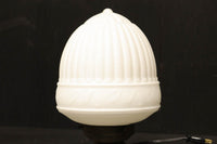 釣鐘型の乳白色プレスガラス笠の天井直付け灯 DC6815