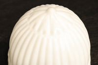 釣鐘型の乳白色プレスガラス笠の天井直付け灯 DC6815