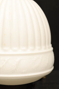 釣鐘型の乳白色プレスガラス笠の天井直付け灯 DC6815