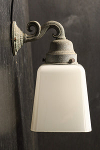 レトロな金具デザインが素敵なブラケット DC6819