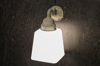 レトロな金具デザインが素敵なブラケット DC6819