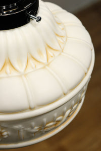 ユニークデザイン!! モダンなプレス装飾が目を引く電笠 DC6829