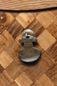 濃淡のあるチェック柄が可愛らしい桑材寄木細工の小引き出し DC6850