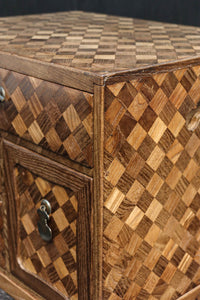 濃淡のあるチェック柄が可愛らしい桑材寄木細工の小引き出し DC6850