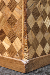 濃淡のあるチェック柄が可愛らしい桑材寄木細工の小引き出し DC6850