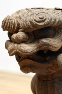 勇ましく重厚な佇まいの獅子の木鼻 DC6860