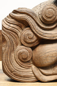 勇ましく重厚な佇まいの獅子の木鼻 DC6860