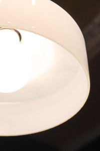 空間を引き立たせるシンプルなデザインの電笠 DC7145