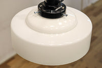 空間を引き立たせるシンプルなデザインの電笠 DC7145